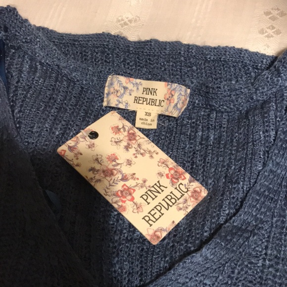 Ladies “Pink Republic” Blue V-Neck Long Sweater - Picture 3 of 12